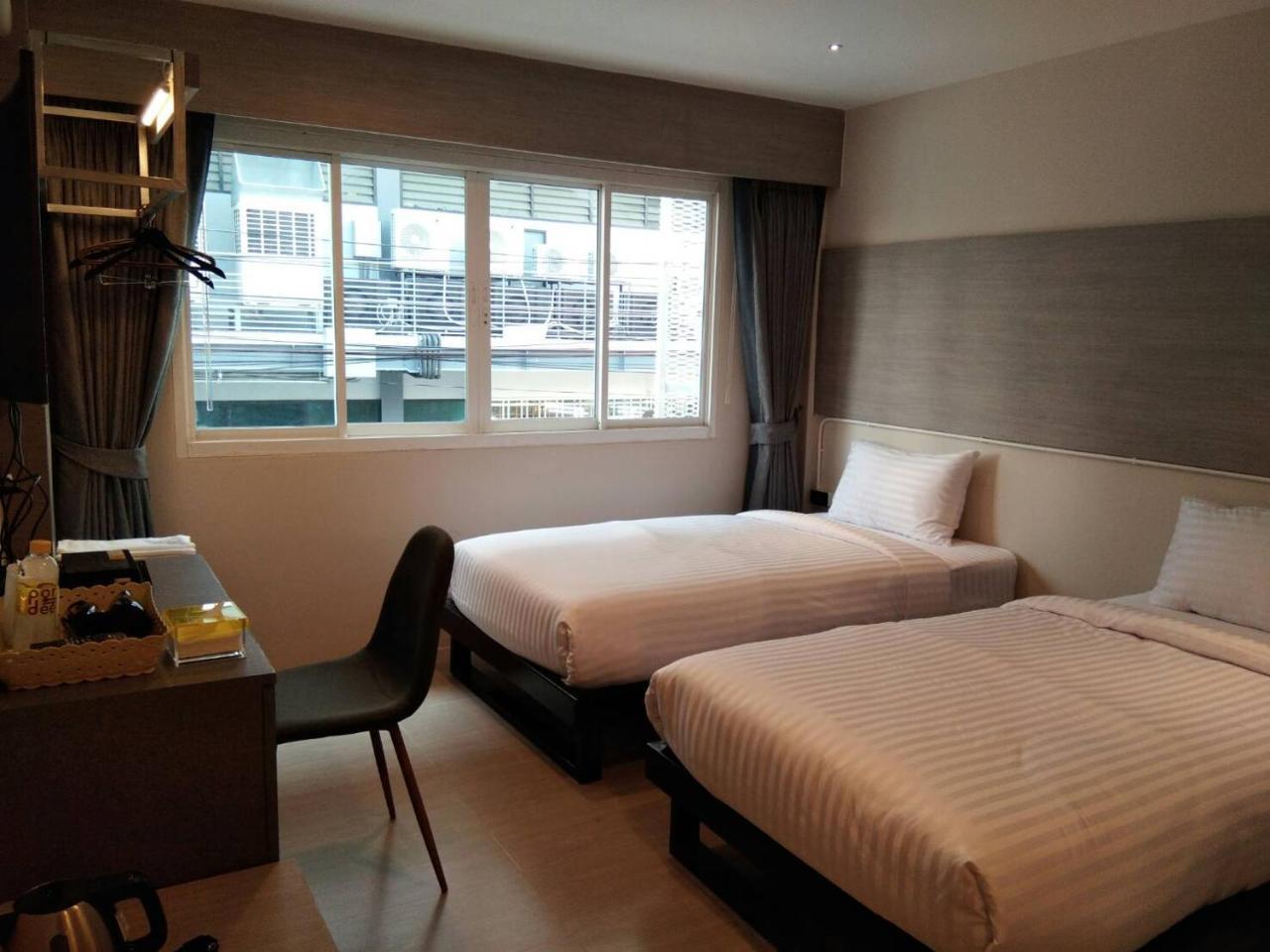 Lazy Sunday Hostel Bangkok Dış mekan fotoğraf