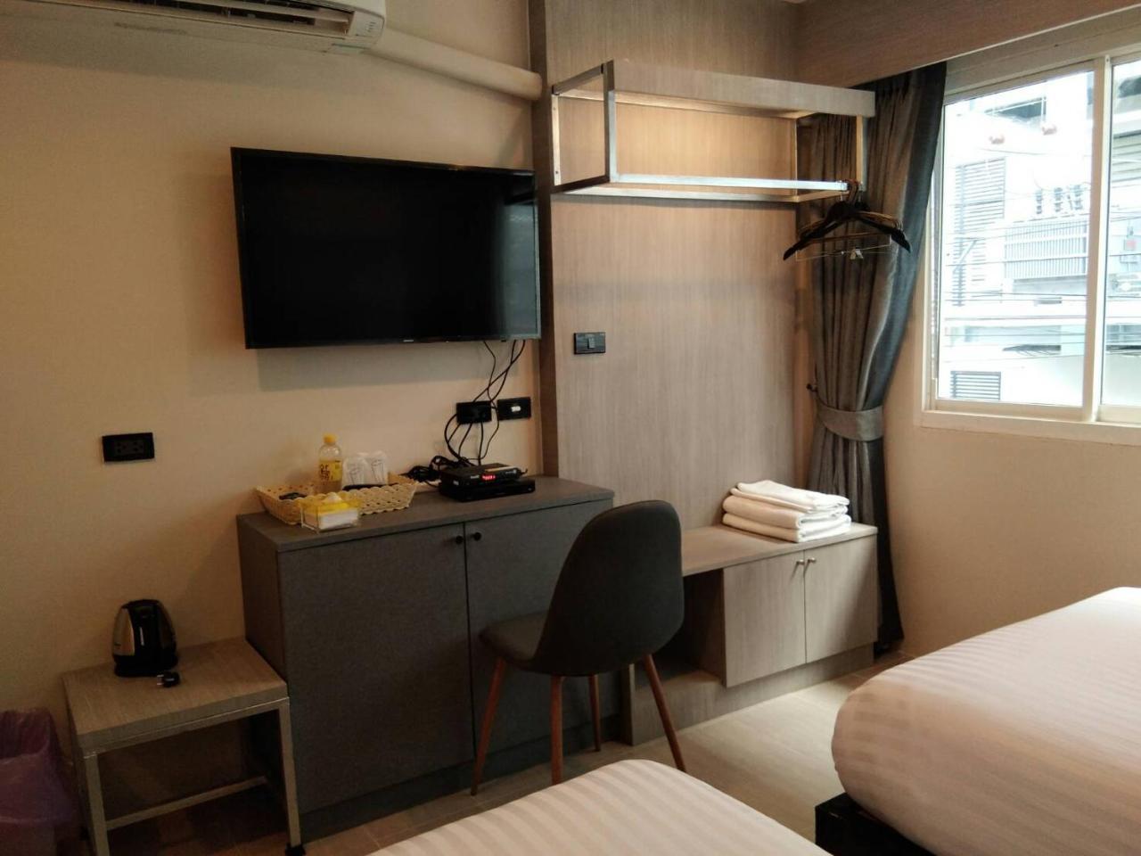 Lazy Sunday Hostel Bangkok Dış mekan fotoğraf